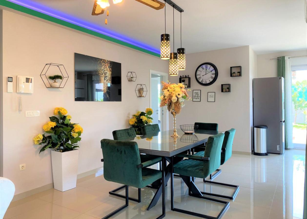 Lux Apartment Sea Shell With Jacuzzi Makarska Exterior photo