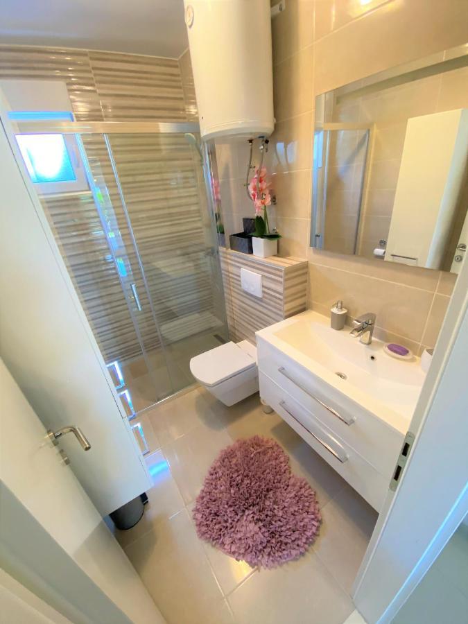 Lux Apartment Sea Shell With Jacuzzi Makarska Exterior photo